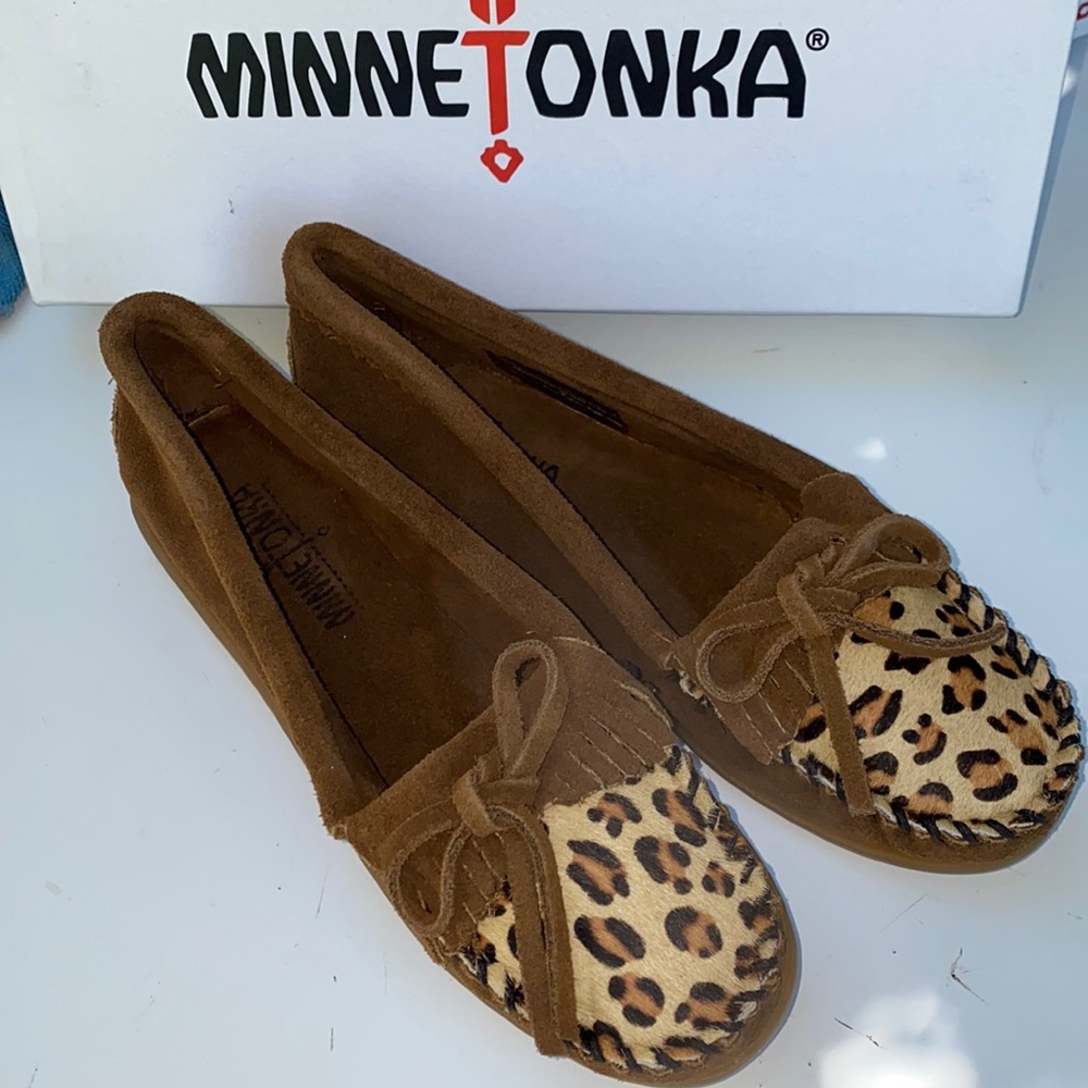 AUTH NIB MINNETONKA LEOPARD KILTY MOCCASINS DUSTY US 5.5